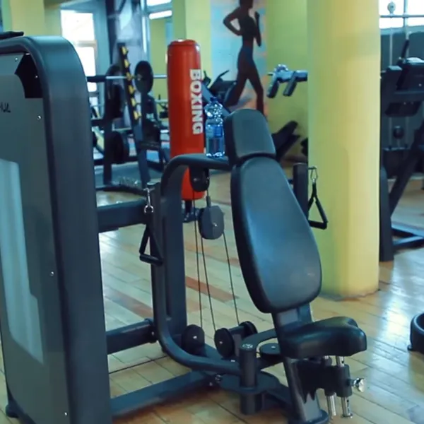 Cable machine and boxing bag in the strength and boxing area at Power Gym